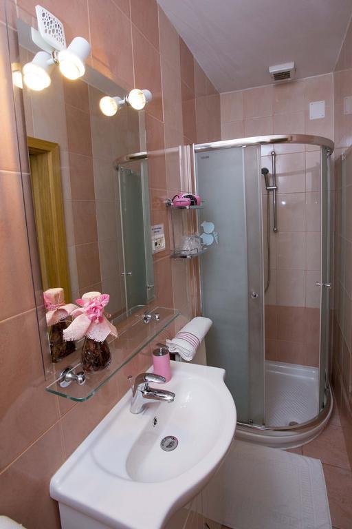 Rooms Kapelj ポストイナ 部屋 写真